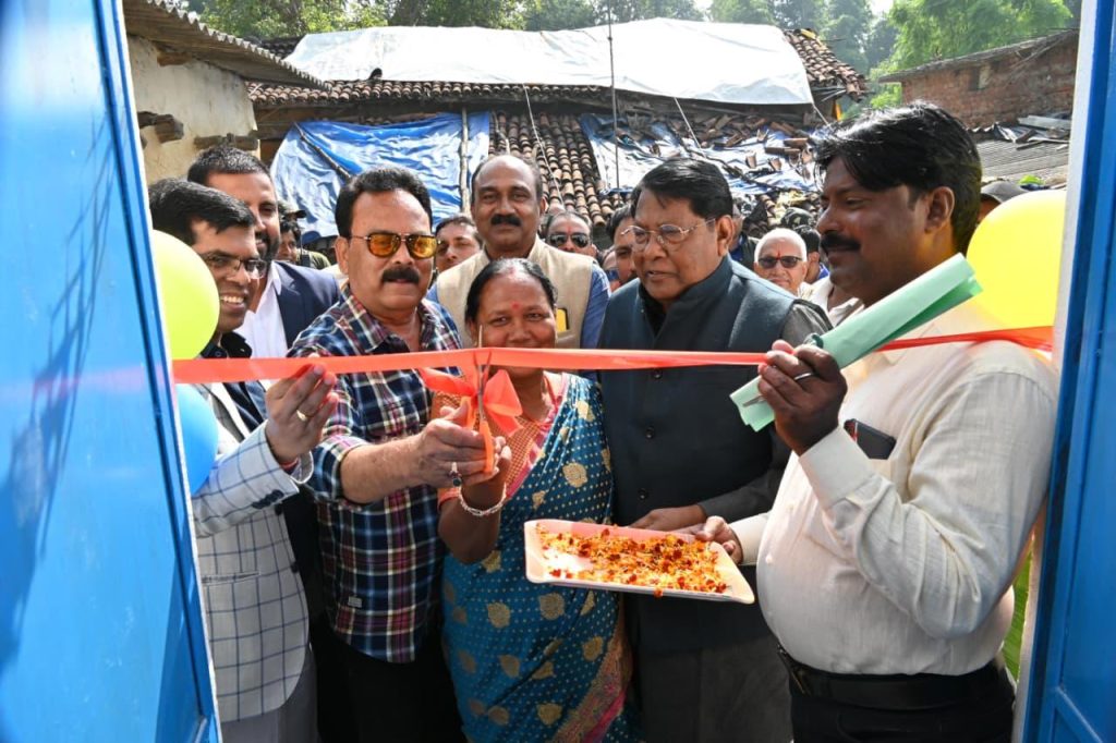 MP Sukhdeo Bhagat and MLA Dr. Rameshwar Oraon Conduct Griha Pravesh for 1,045 Beneficiaries in Kudu Navatoli